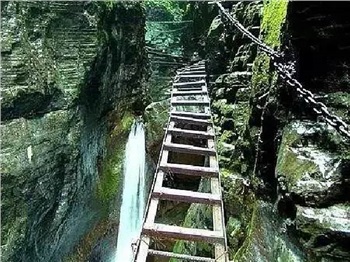 湘西芙蓉鎮(zhèn)、紅石林（坐龍峽、酉水畫(huà)廊）高品質(zhì)汽車(chē)2日游