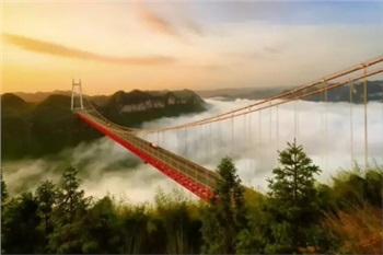 鳳凰古城、晚會(huì)、矮寨大橋、魔鬼玻璃棧道、墨戎苗寨汽車兩日游