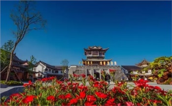 鳳凰古城、晚會(huì)、矮寨大橋、魔鬼玻璃棧道、墨戎苗寨汽車兩日游