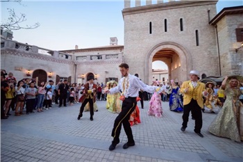 長(zhǎng)沙?華誼兄弟電影小鎮(zhèn)、李自健美術(shù)館一日游
