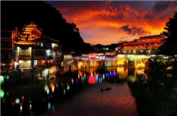 A線：玻璃橋、袁家界、天子山、天門山、夯吾苗寨、鳳凰古城 湘西“精華之旅”品質(zhì)純玩3晚4日游