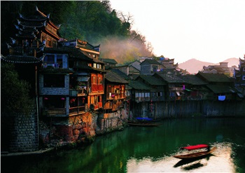 黃龍洞、天門仙山、夯吾苗寨、鳳凰古城“神秘湘西之旅” 品質(zhì)純玩2晚3日游D